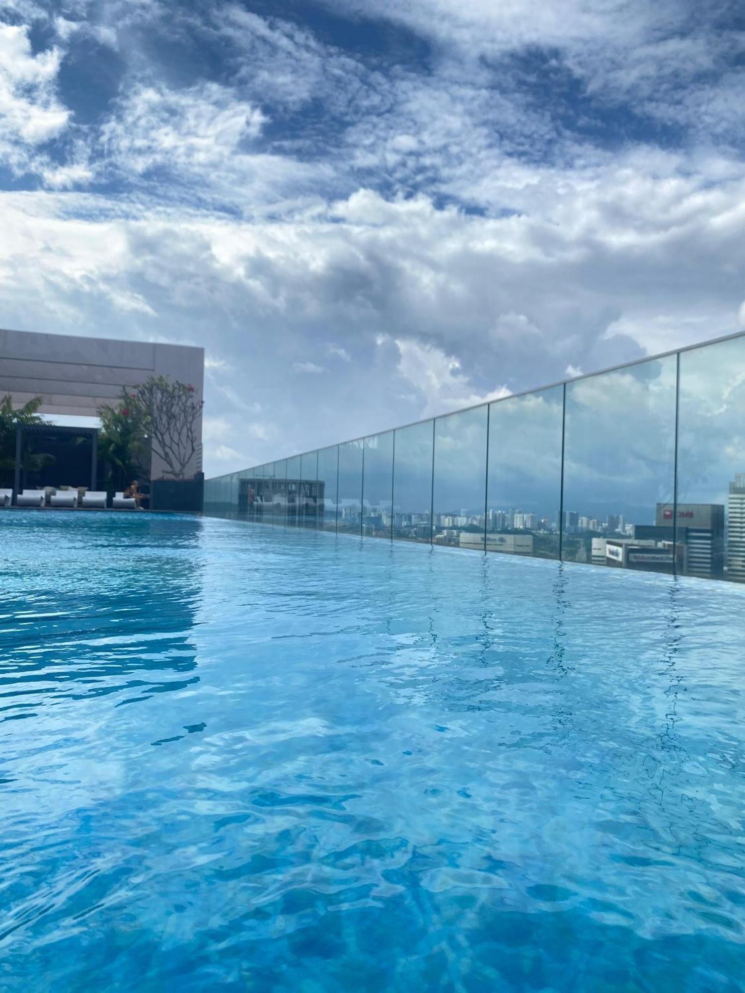 The Riveria By 54th Fl00r Swimming Pool Apartment *