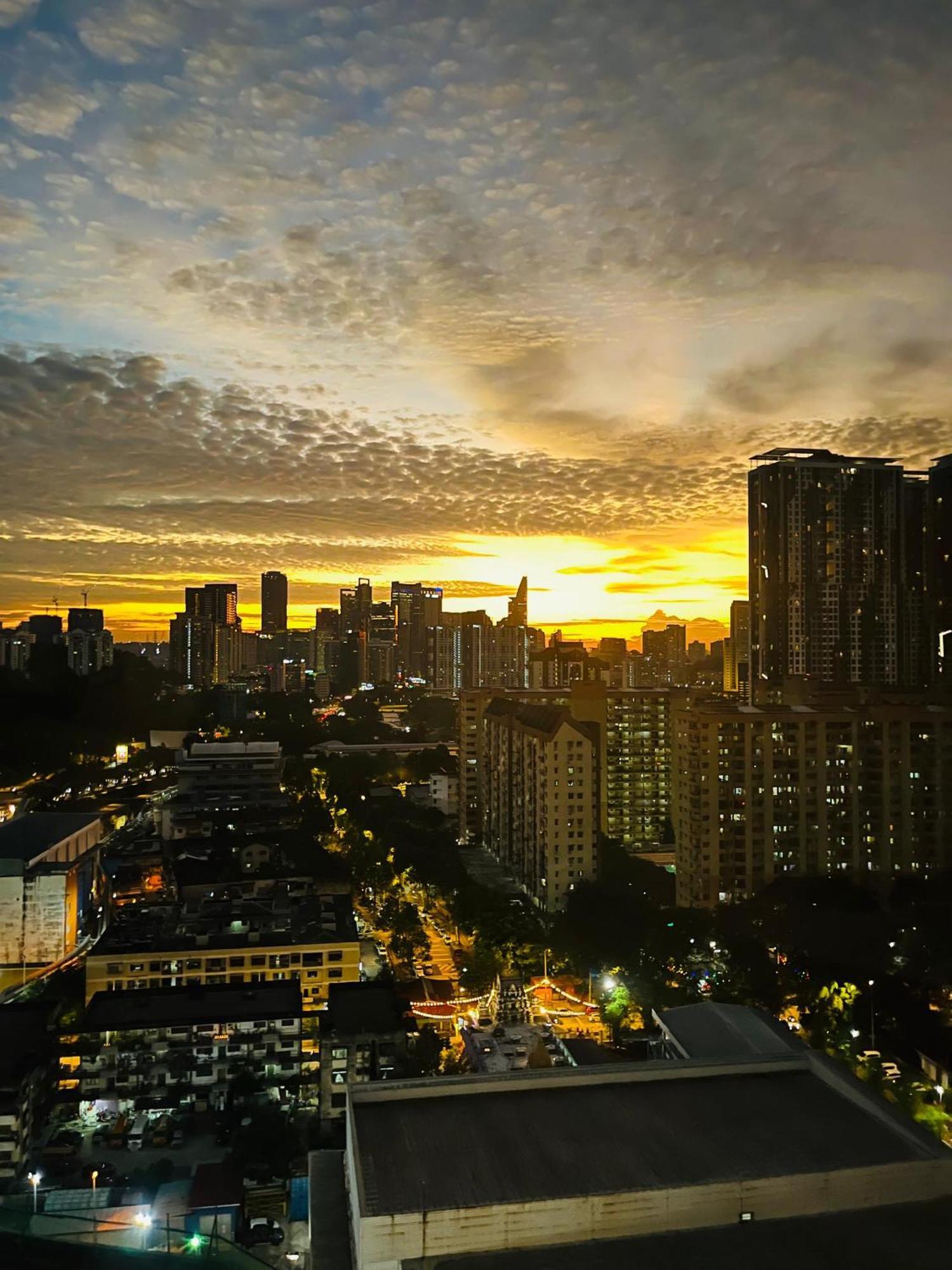 The Riveria By 54th Fl00r Swimming Pool